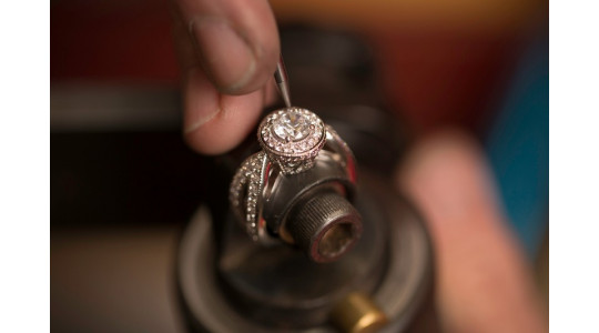Nod Wonderful grip Kto zajmuje się naprawą uszkodzonej biżuterii?