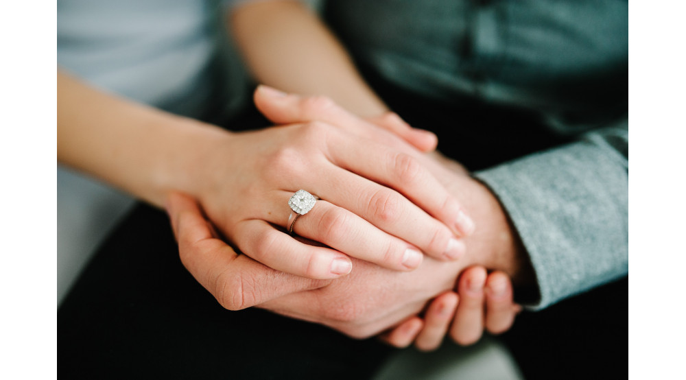 Cena pierścionka zaręczynowego - ile wypada na niego przeznaczyć?